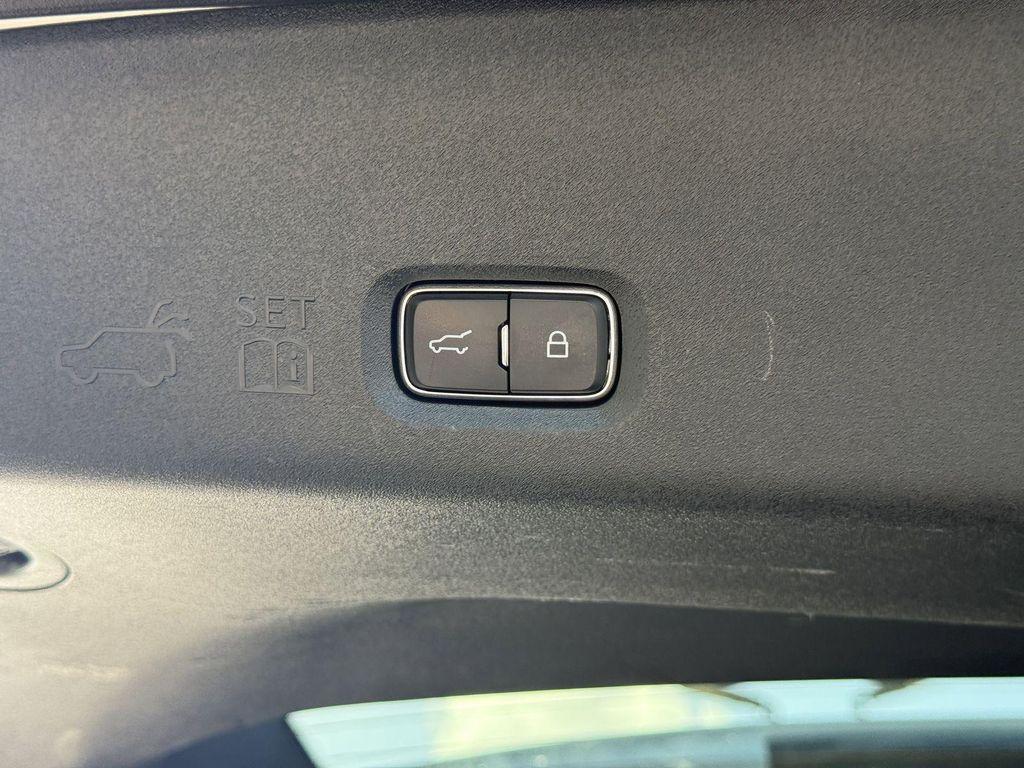 used 2025 Ford Expedition car, priced at $58,891