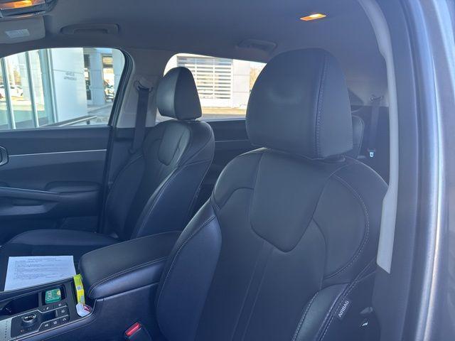 used 2025 Kia Sorento Plug-In Hybrid car, priced at $35,800