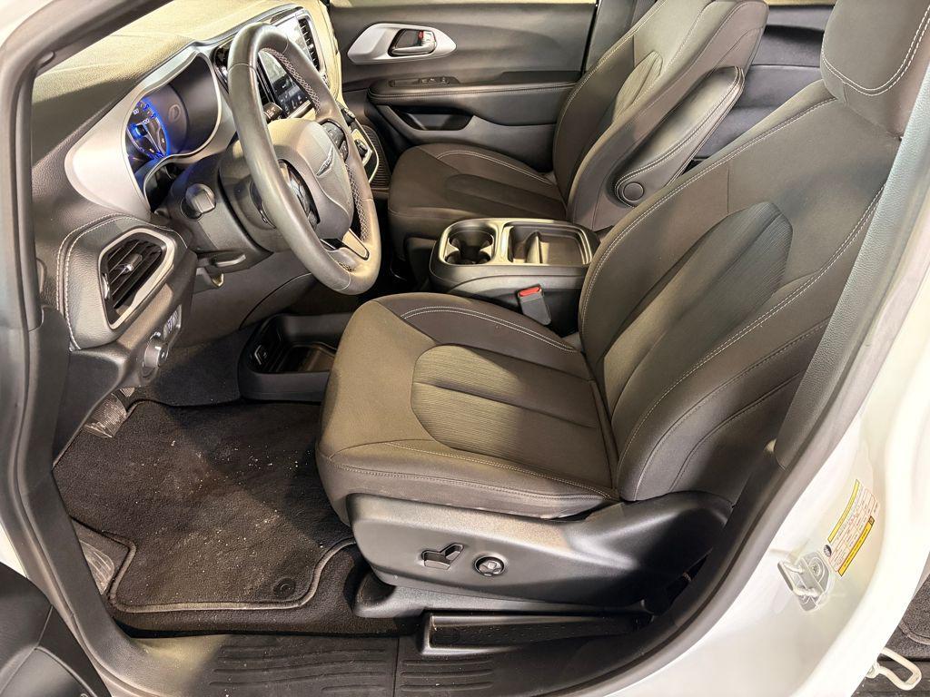 used 2024 Chrysler Pacifica car, priced at $29,294