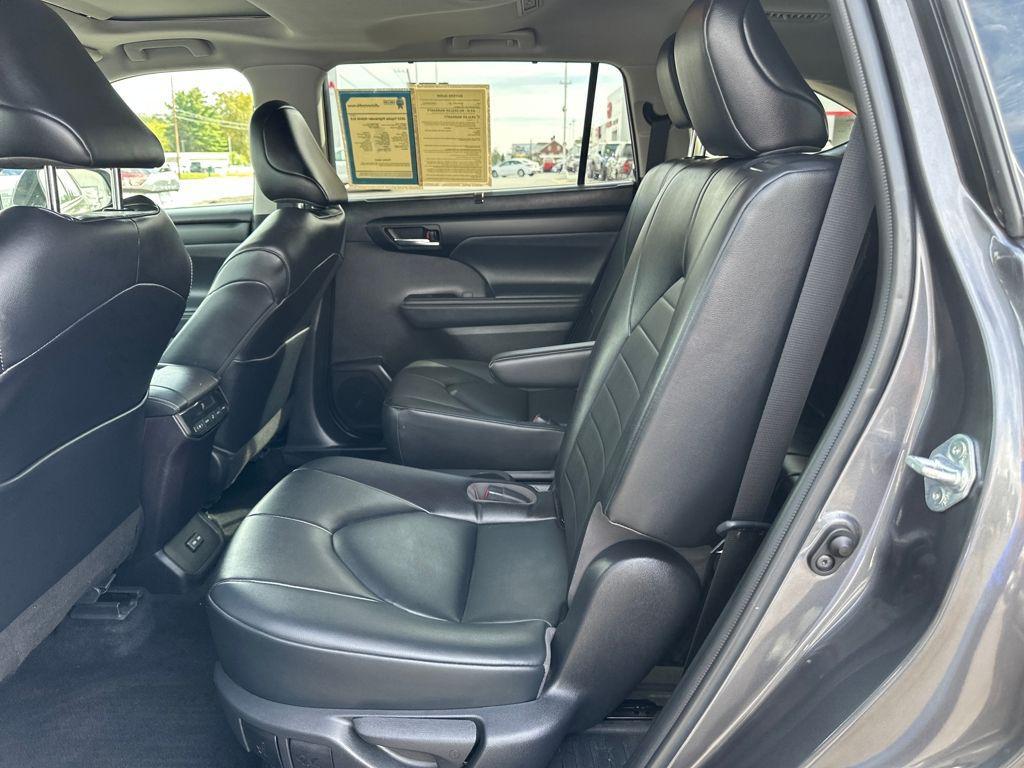 used 2022 Toyota Highlander Hybrid car, priced at $39,395