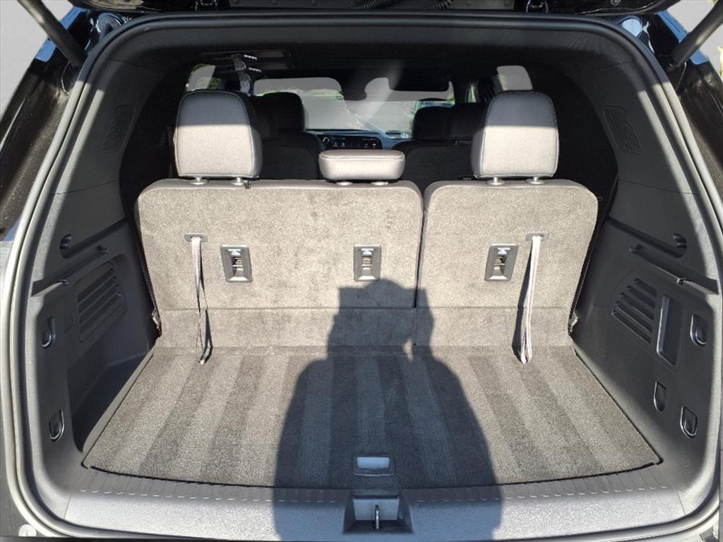 used 2025 Chevrolet Traverse car, priced at $40,995