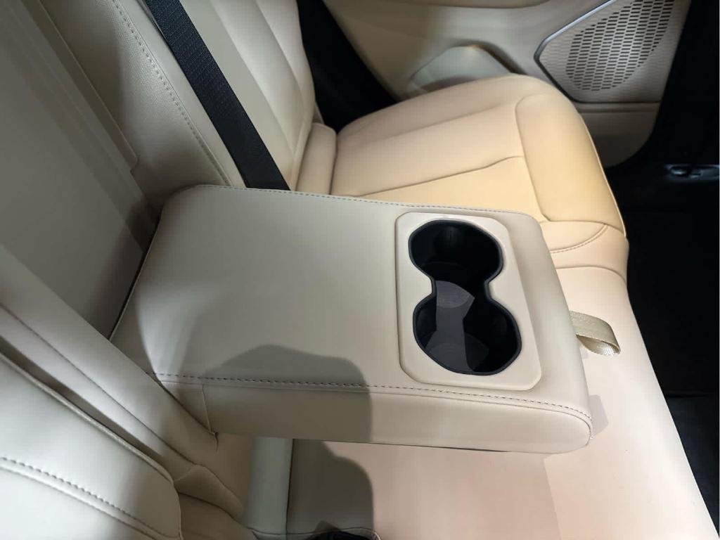 new 2026 Jeep Grand Cherokee car, priced at $48,984