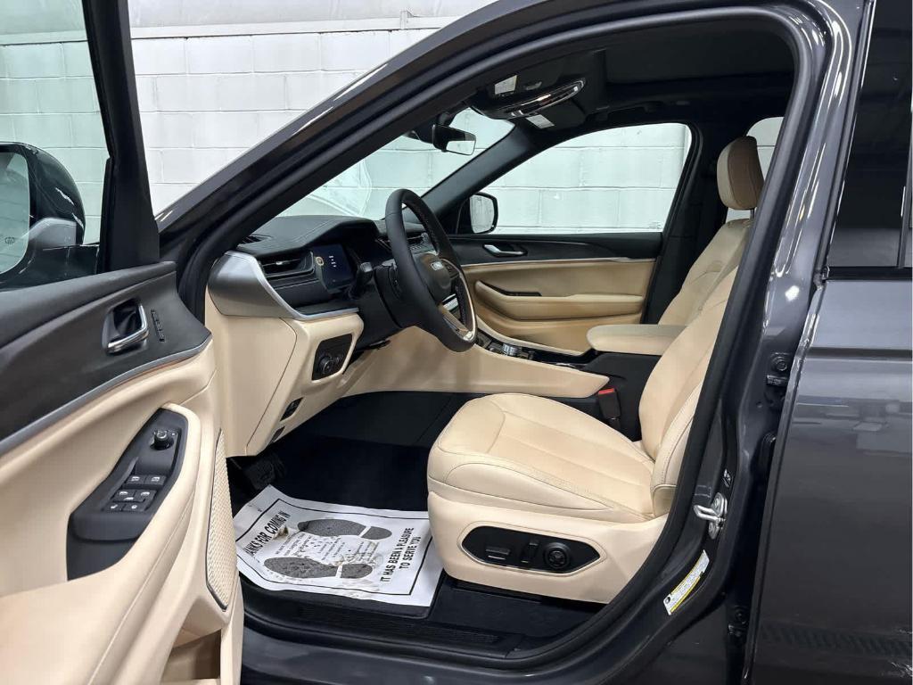 new 2026 Jeep Grand Cherokee car, priced at $48,984