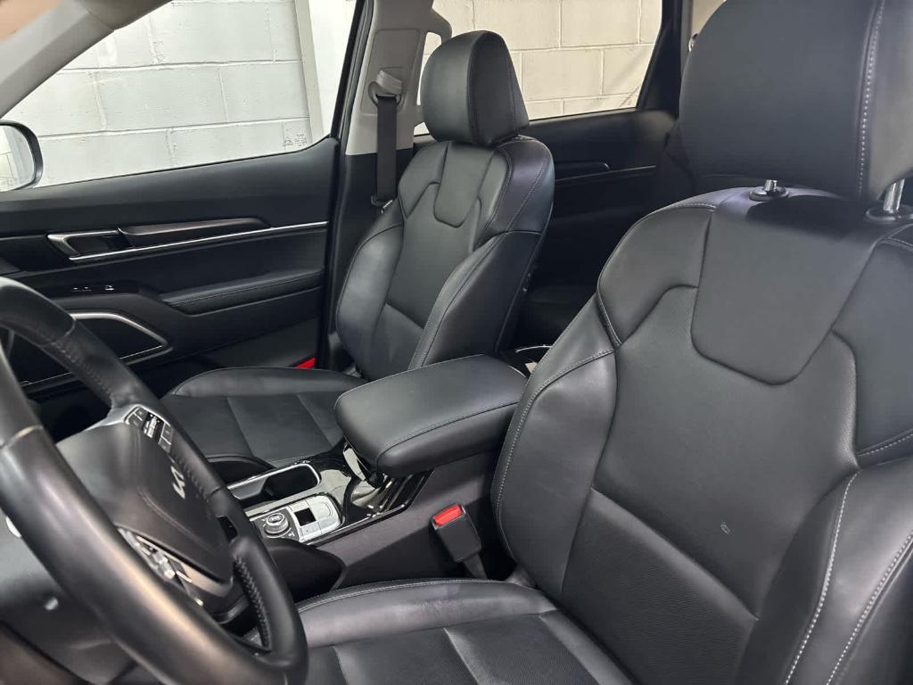 used 2025 Kia Telluride car, priced at $37,590