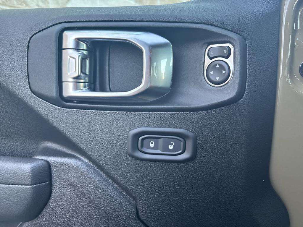 new 2025 Jeep Gladiator car, priced at $46,411