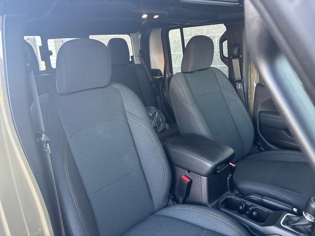 new 2025 Jeep Gladiator car, priced at $46,411