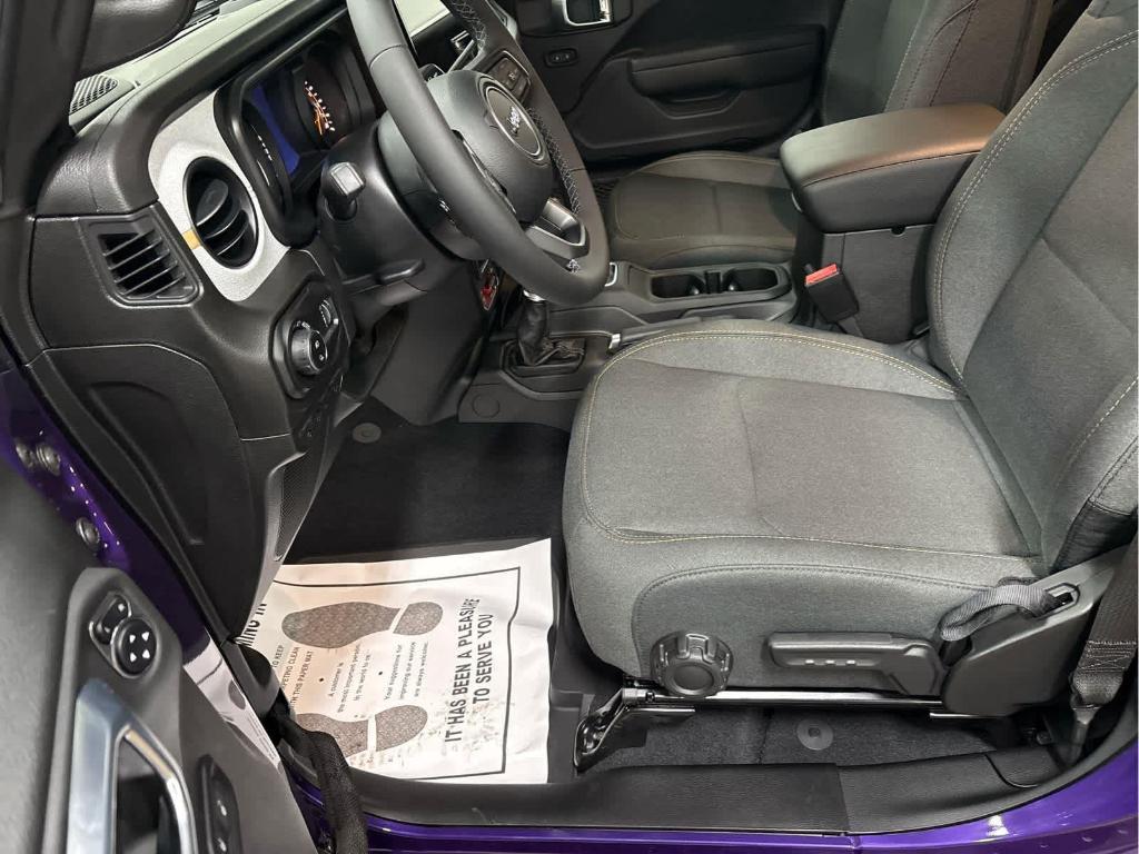 new 2026 Jeep Gladiator car, priced at $46,214