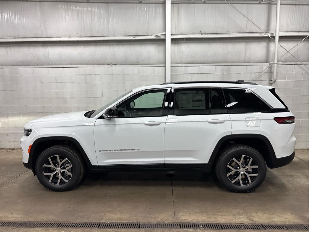 new 2025 Jeep Grand Cherokee car, priced at $45,400