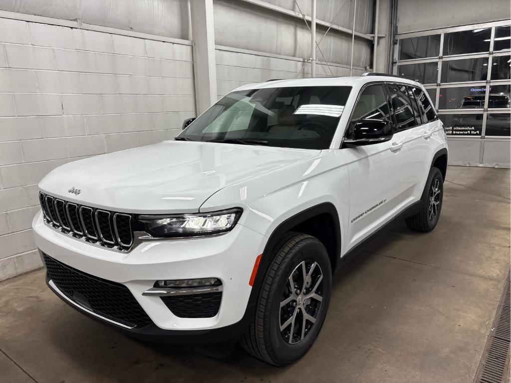 new 2025 Jeep Grand Cherokee car, priced at $45,400