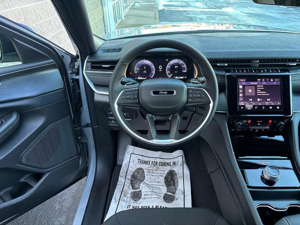 new 2025 Jeep Grand Cherokee car, priced at $39,140