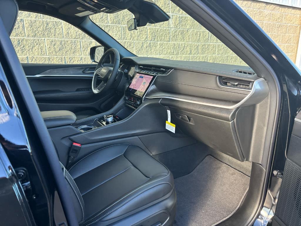 new 2025 Jeep Grand Cherokee car, priced at $45,130