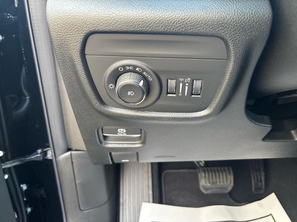 new 2025 Jeep Grand Cherokee car, priced at $45,130