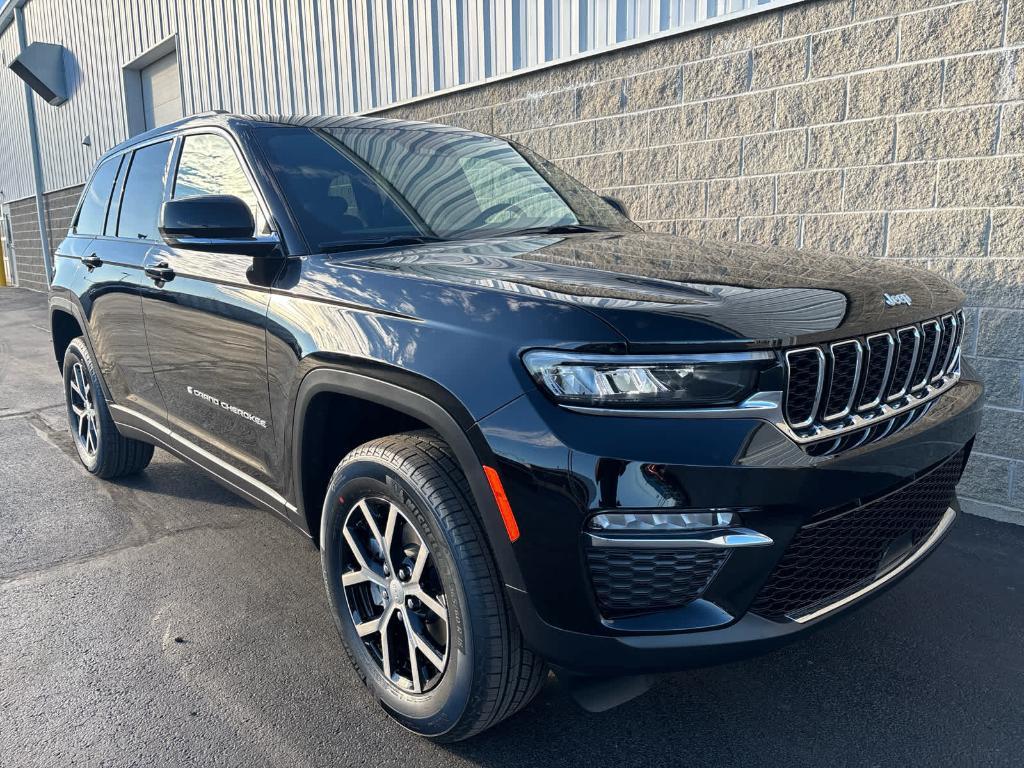 new 2025 Jeep Grand Cherokee car, priced at $45,130