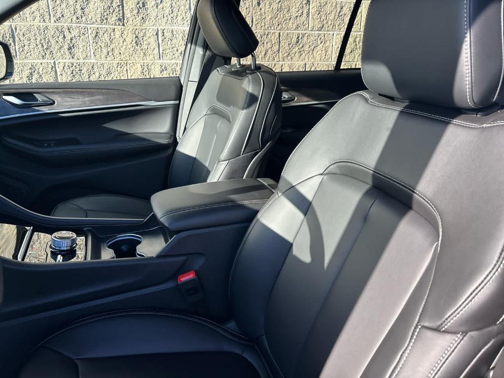 new 2025 Jeep Grand Cherokee car, priced at $45,130