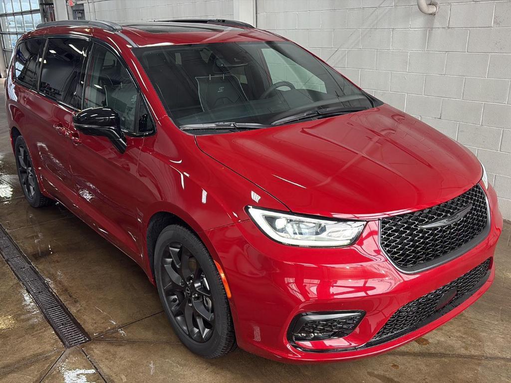 new 2026 Chrysler Pacifica car, priced at $46,625