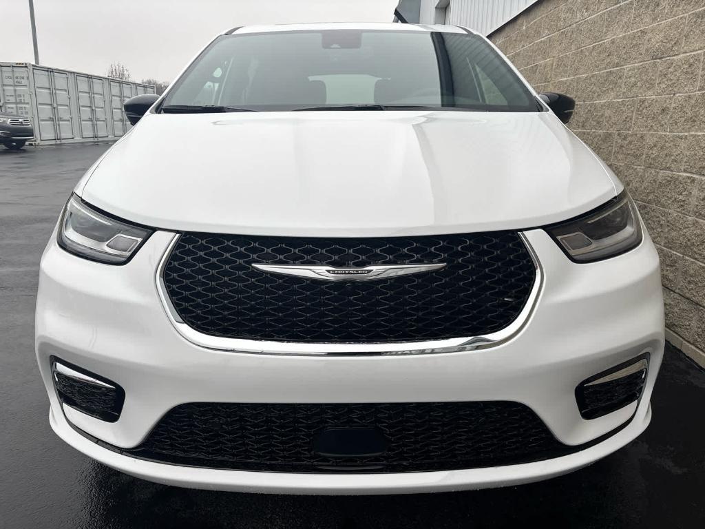 new 2026 Chrysler Pacifica car, priced at $51,088
