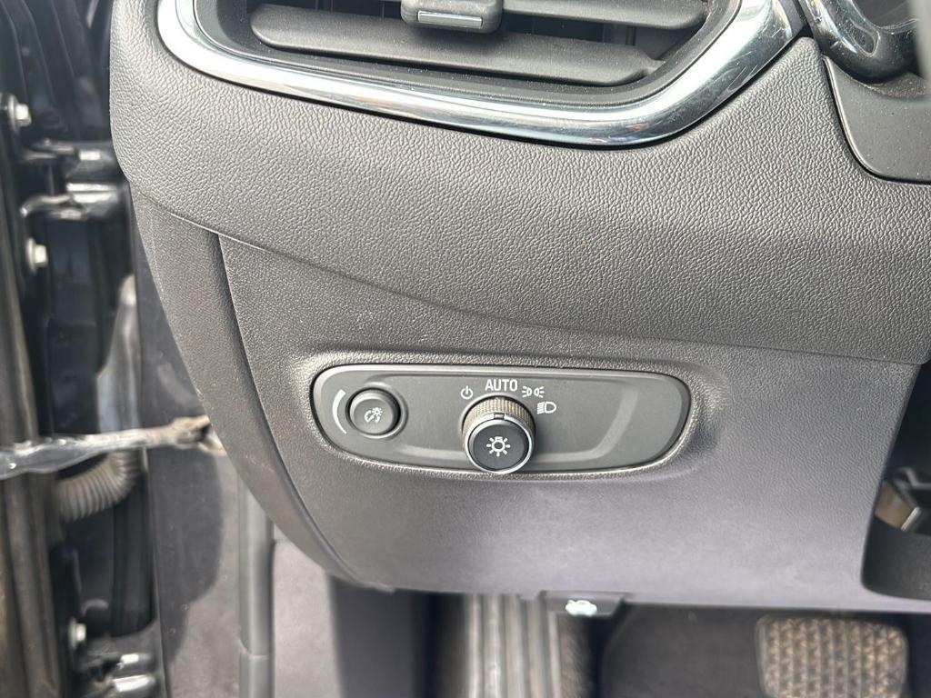 used 2022 Chevrolet Equinox car, priced at $16,990