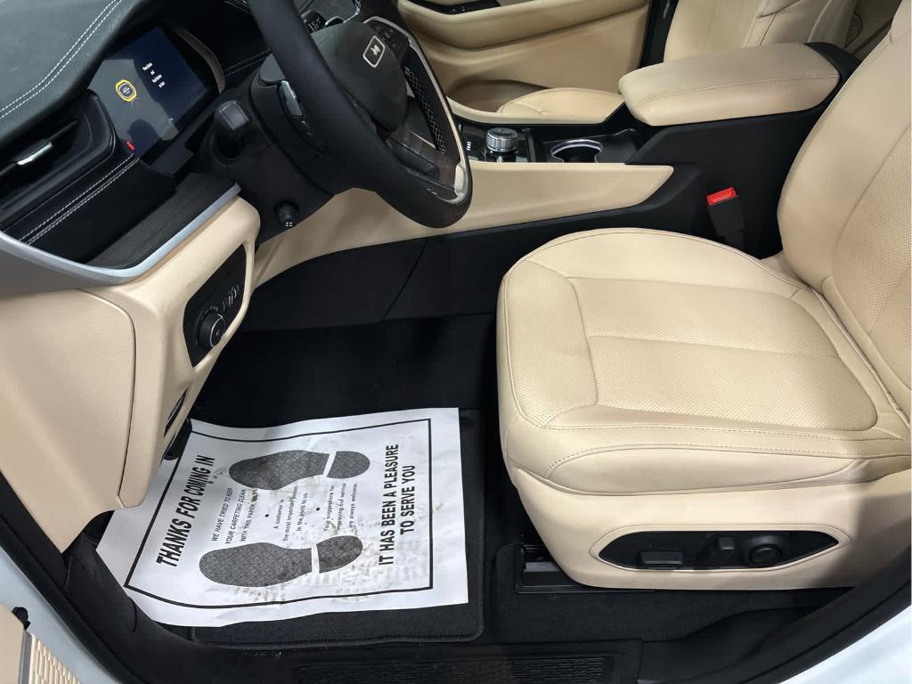 new 2026 Jeep Grand Cherokee car, priced at $51,910