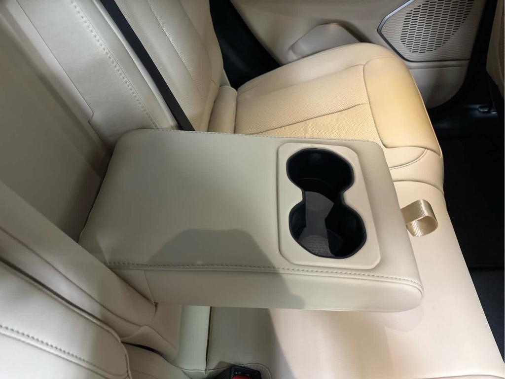 new 2026 Jeep Grand Cherokee car, priced at $51,910