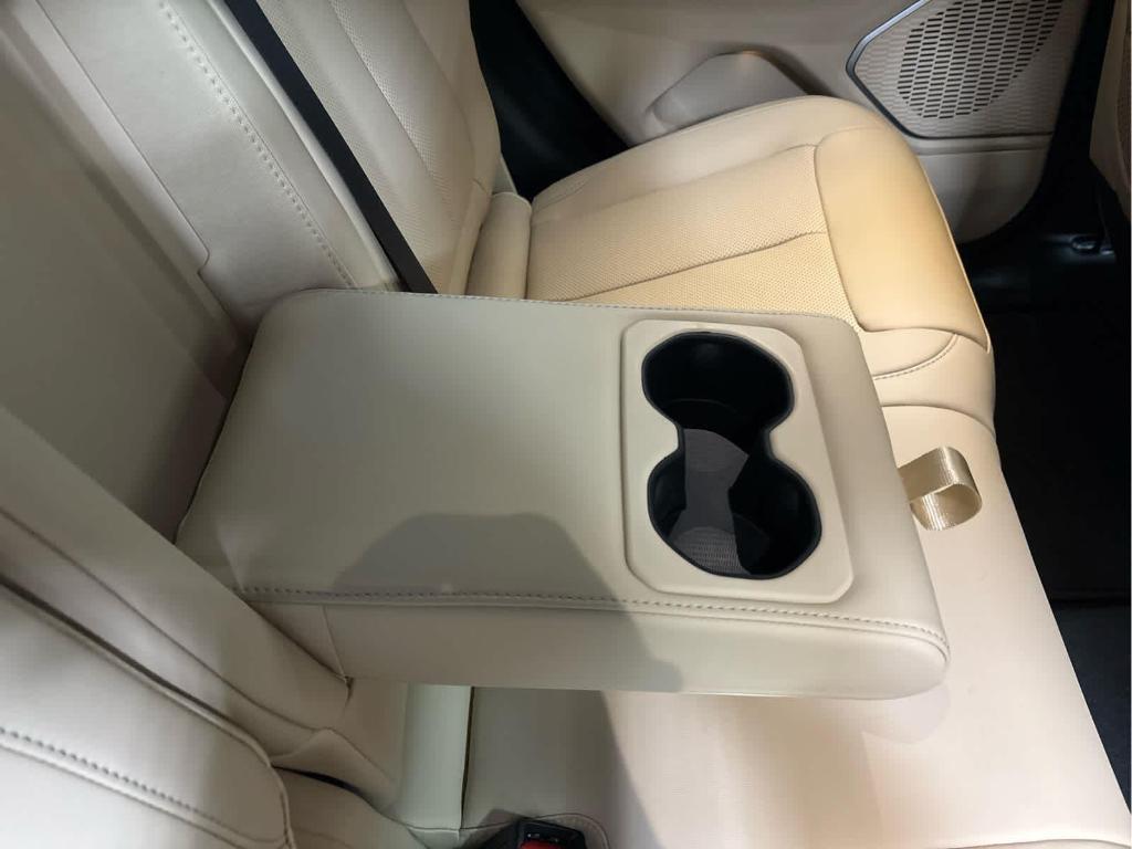 new 2026 Jeep Grand Cherokee car, priced at $49,881