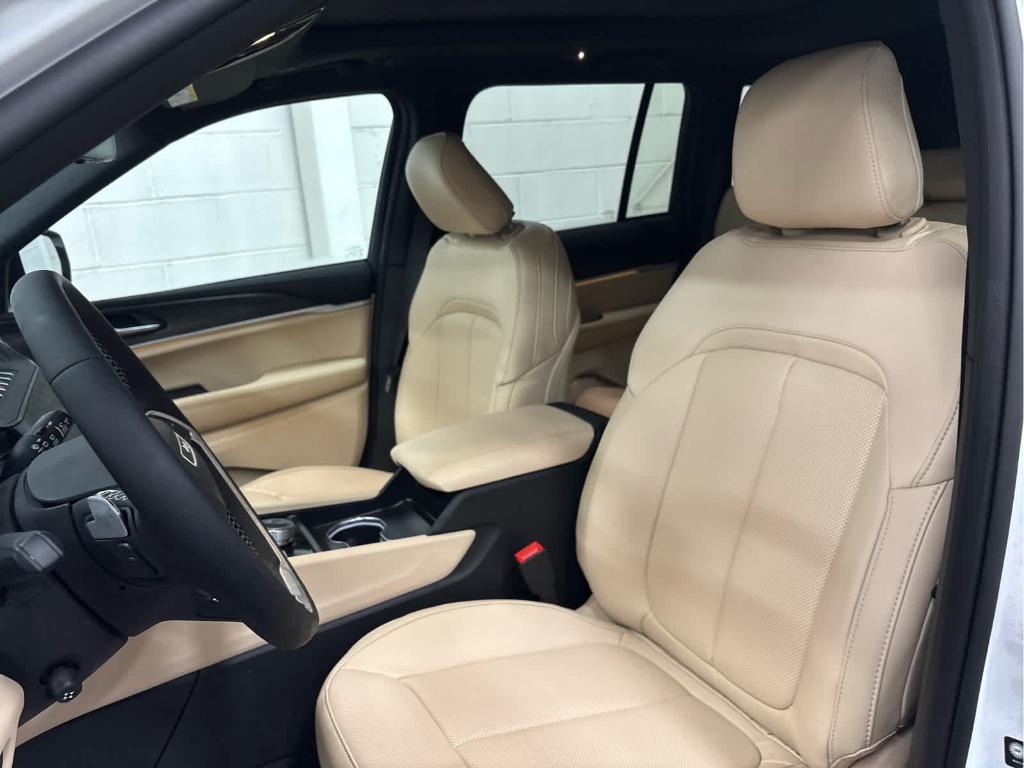 new 2026 Jeep Grand Cherokee car, priced at $51,910