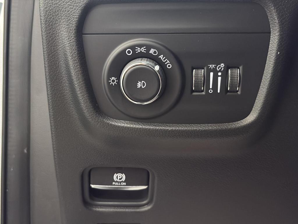 new 2026 Jeep Grand Cherokee car, priced at $47,072
