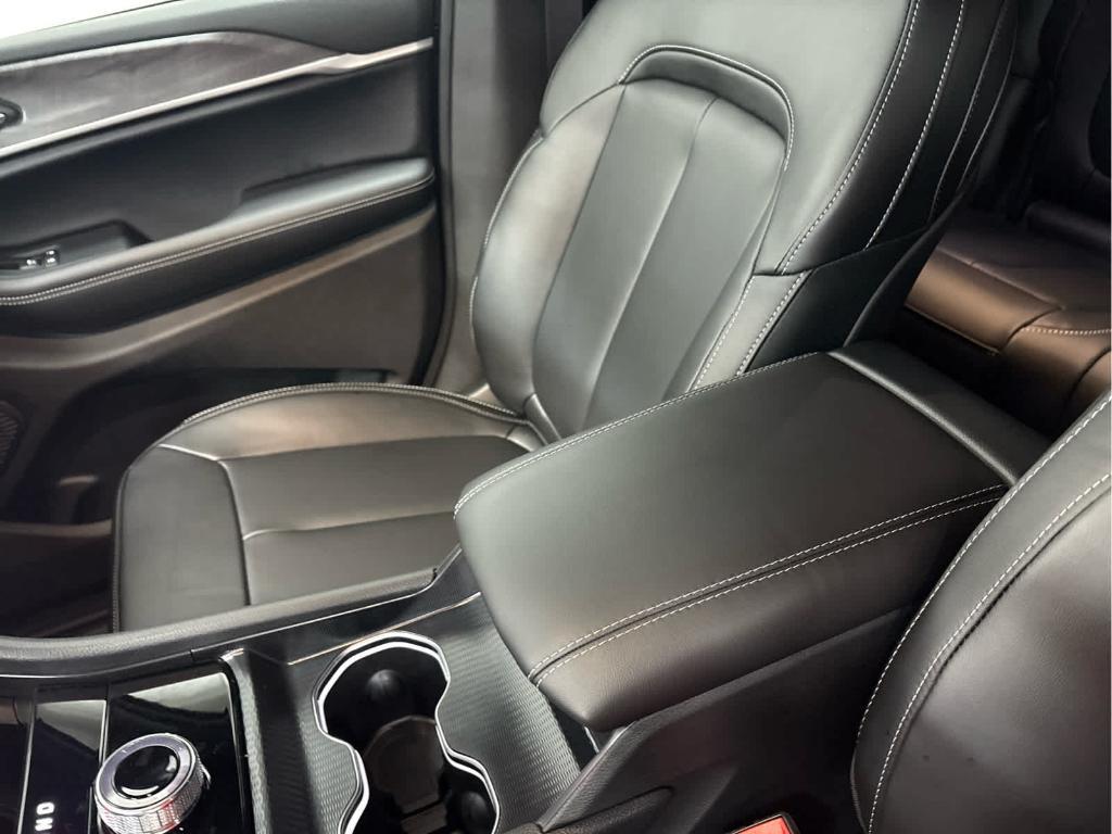 new 2025 Jeep Grand Cherokee car, priced at $44,172