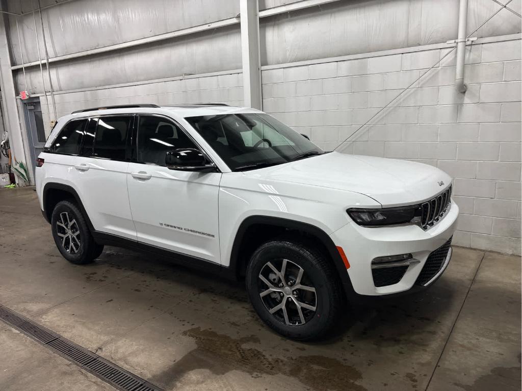 new 2025 Jeep Grand Cherokee car, priced at $44,172