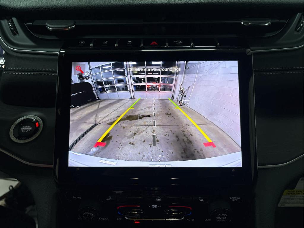 new 2025 Jeep Grand Cherokee car, priced at $44,172