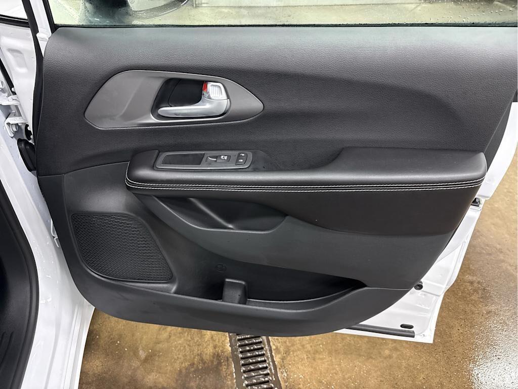 new 2026 Chrysler Pacifica car, priced at $38,473