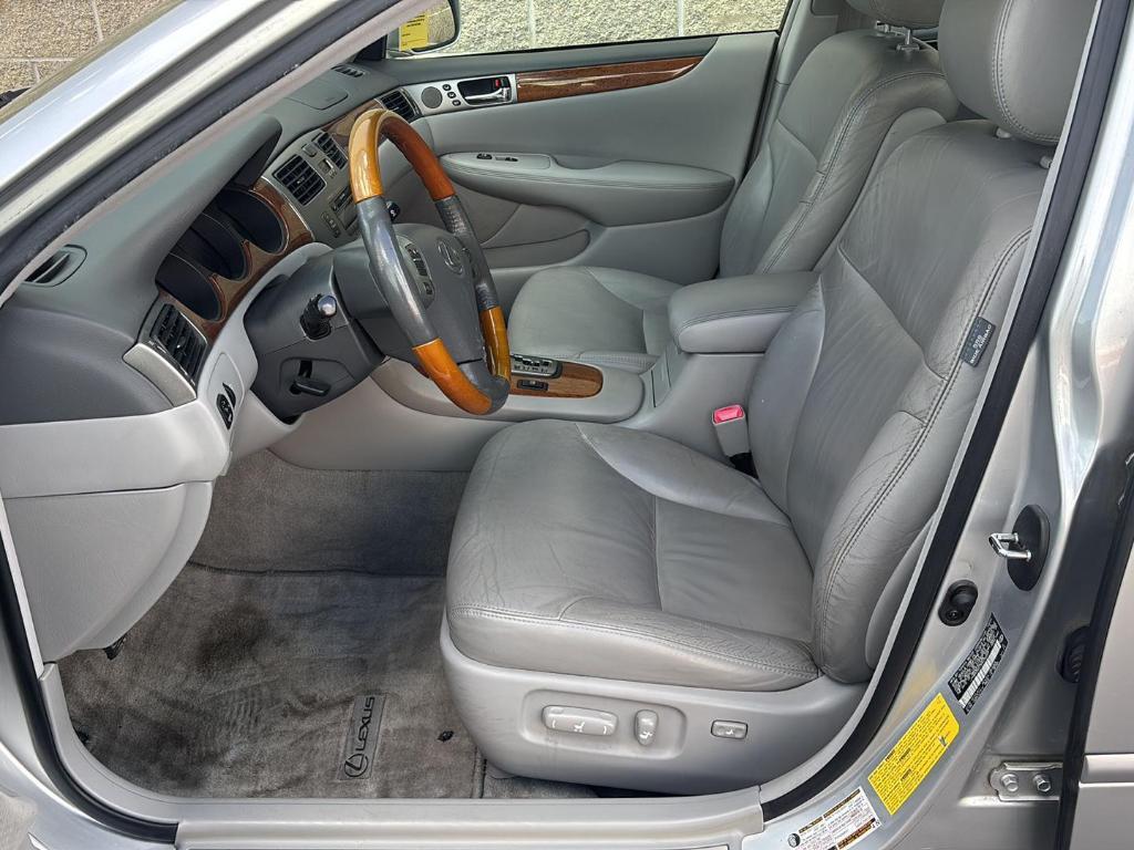 used 2005 Lexus ES 330 car, priced at $6,250