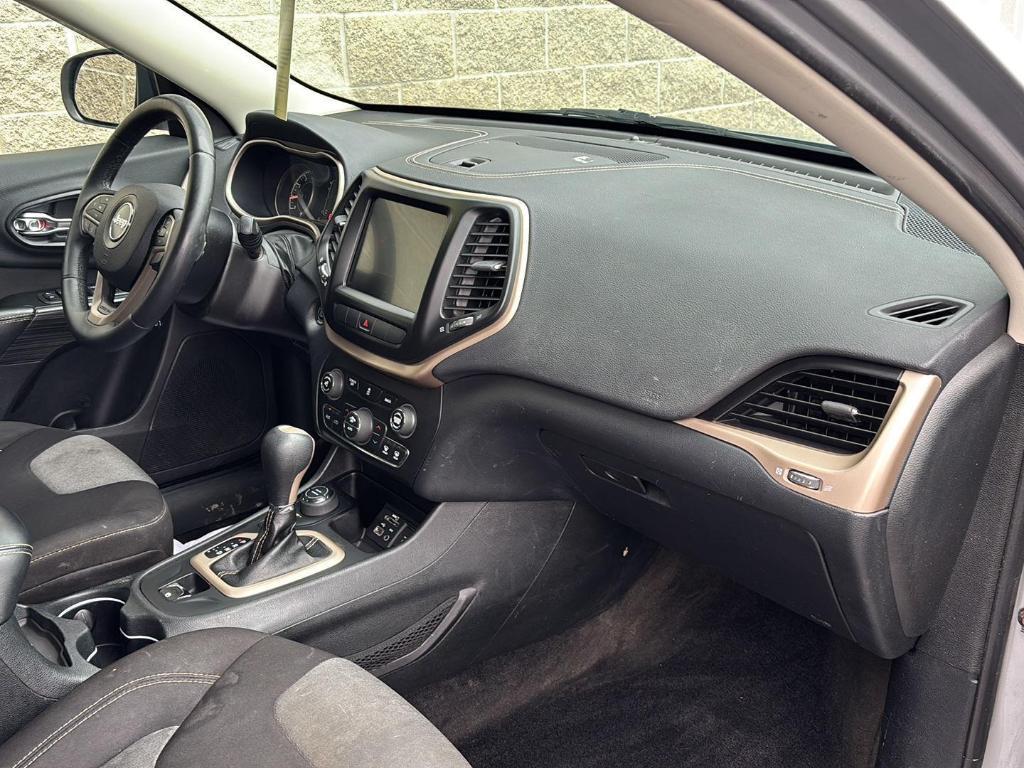 used 2014 Jeep Cherokee car, priced at $5,050