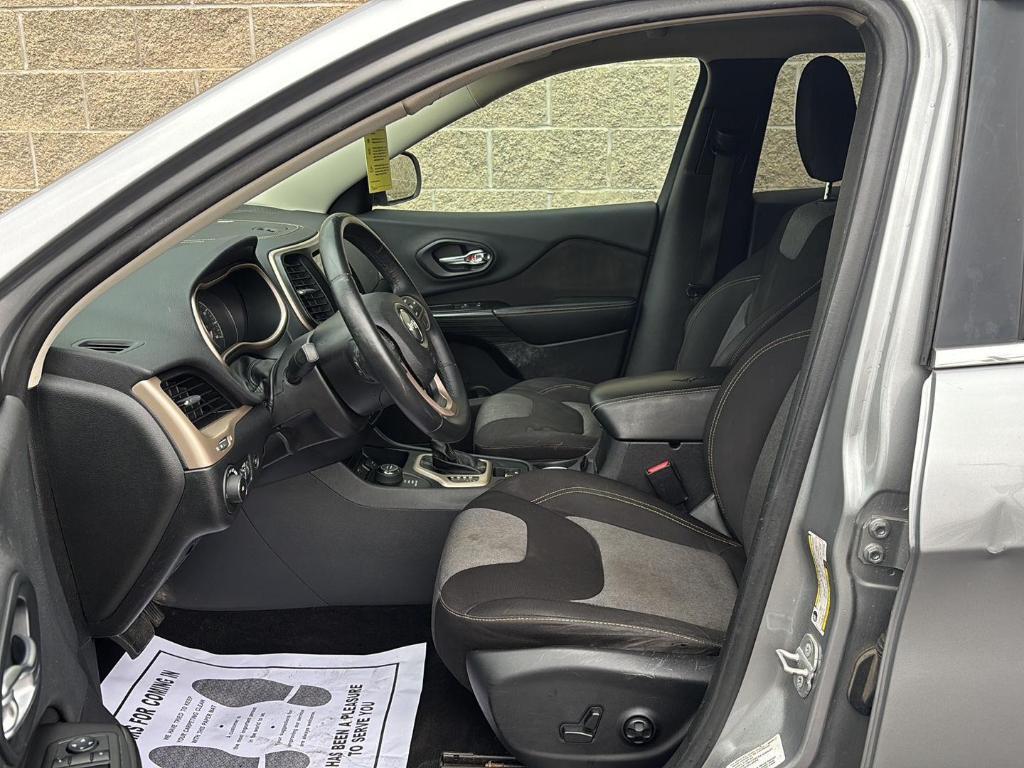 used 2014 Jeep Cherokee car, priced at $5,050