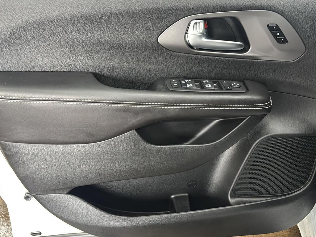 new 2026 Chrysler Pacifica car, priced at $41,016