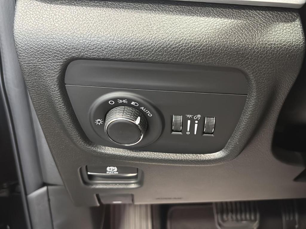 new 2026 Jeep Grand Cherokee car, priced at $44,103