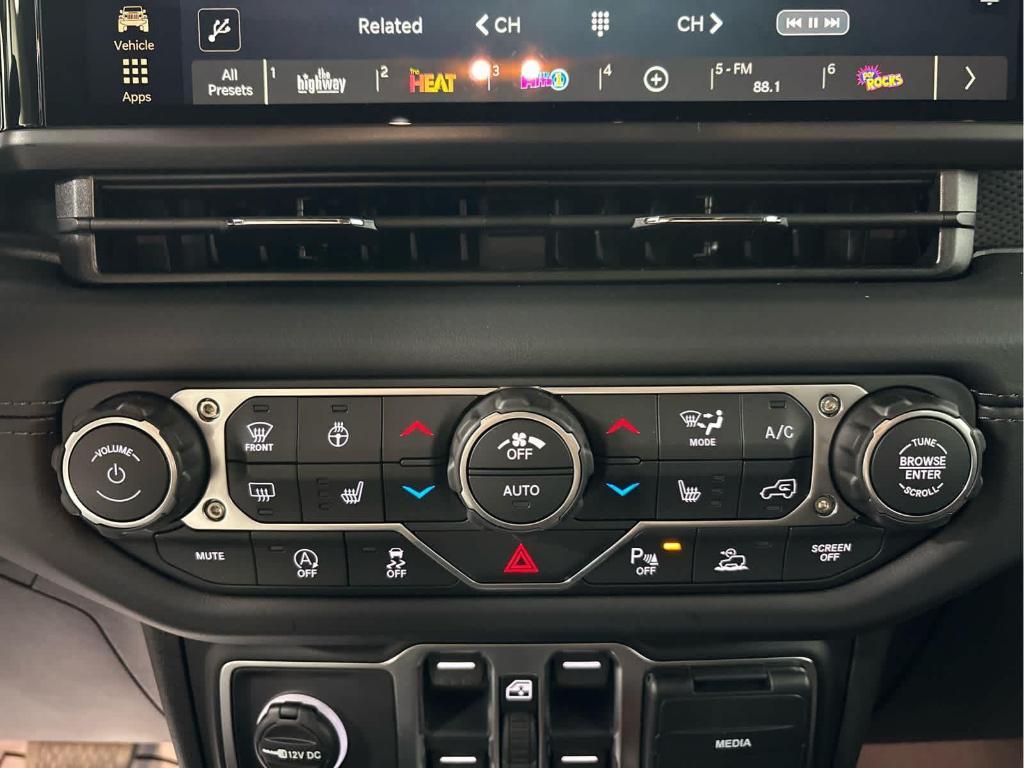 new 2026 Jeep Gladiator car, priced at $59,170