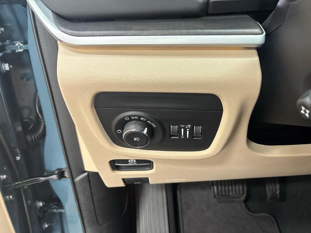 new 2026 Jeep Grand Cherokee L car, priced at $50,502