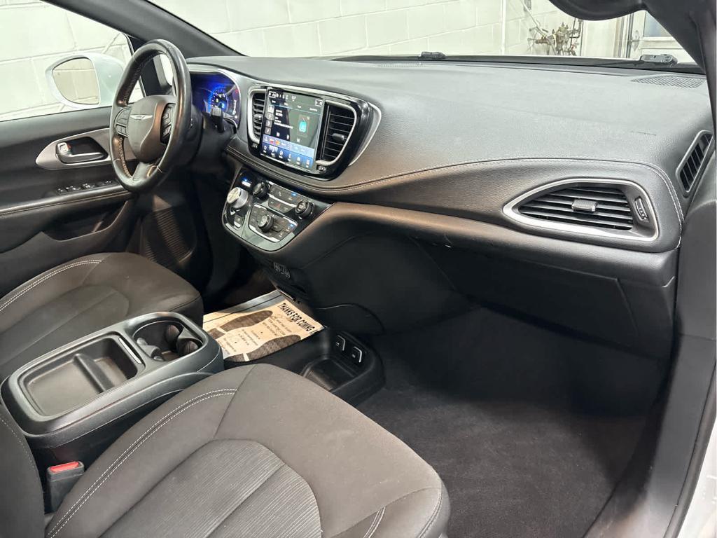 used 2021 Chrysler Pacifica car, priced at $17,590