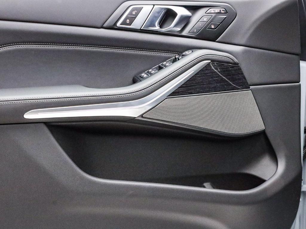 new 2026 BMW X7 car, priced at $96,525