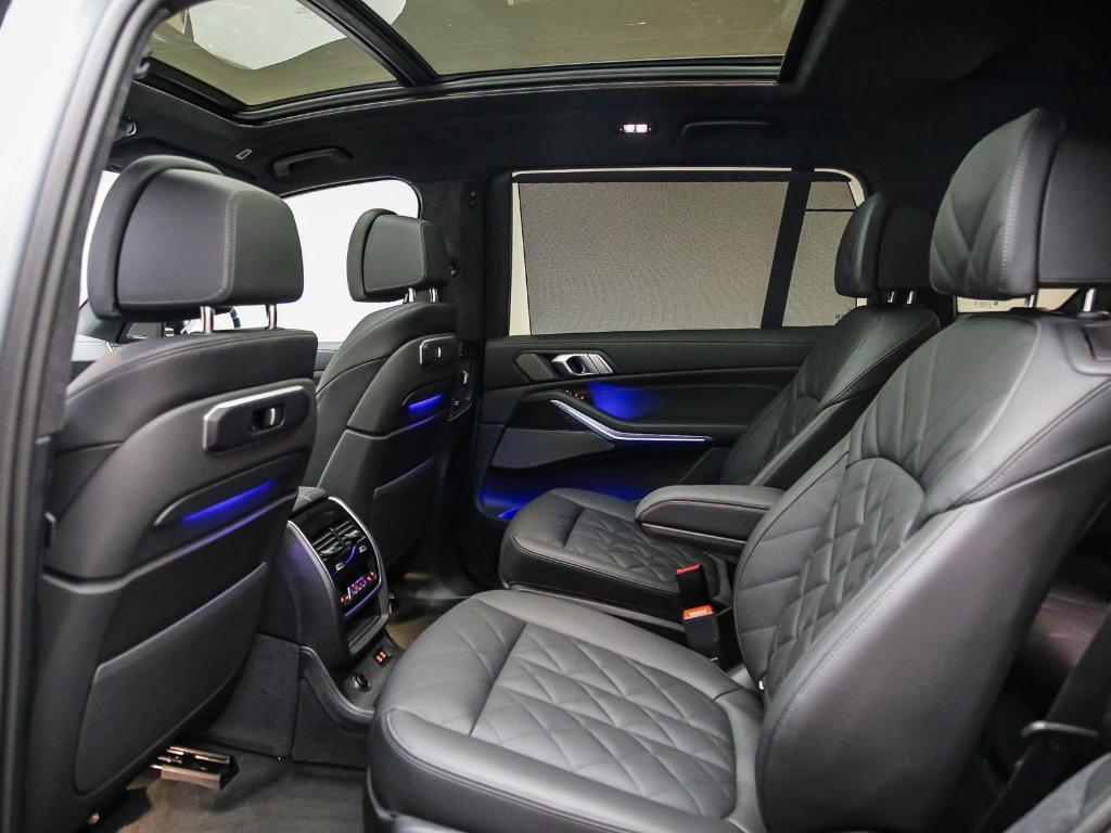 new 2027 BMW X7 car, priced at $99,402
