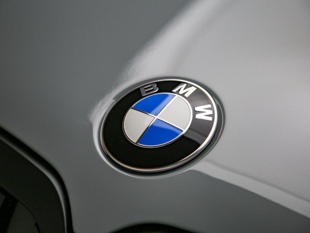 new 2027 BMW X7 car, priced at $99,402