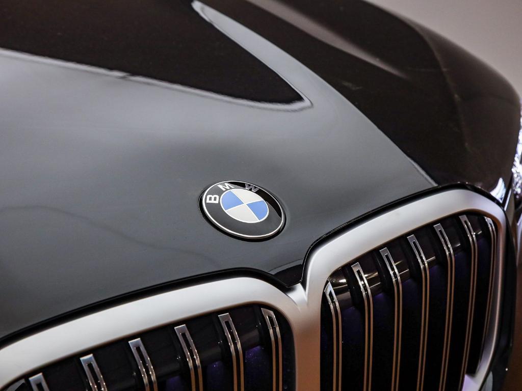 new 2026 BMW ALPINA XB7 car, priced at $163,300