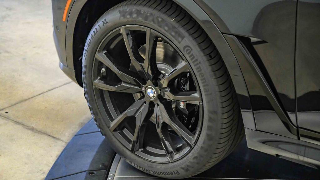 new 2027 BMW X7 car, priced at $100,002