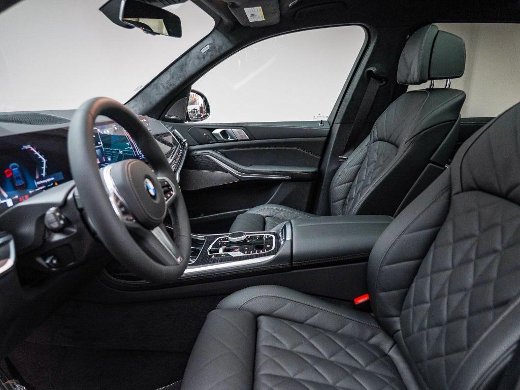 new 2026 BMW X7 car, priced at $100,115