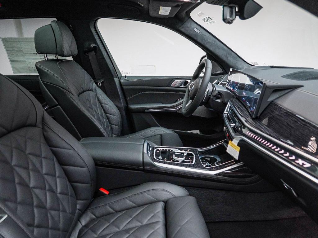 new 2026 BMW X7 car, priced at $100,115
