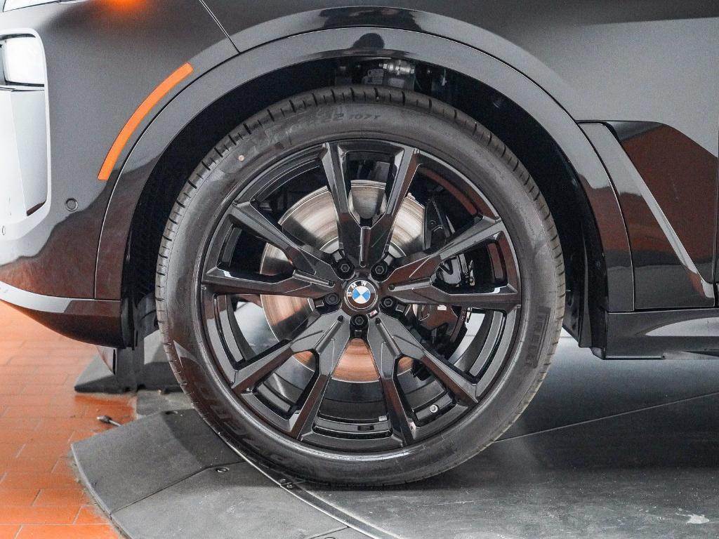 new 2026 BMW X7 car, priced at $100,115
