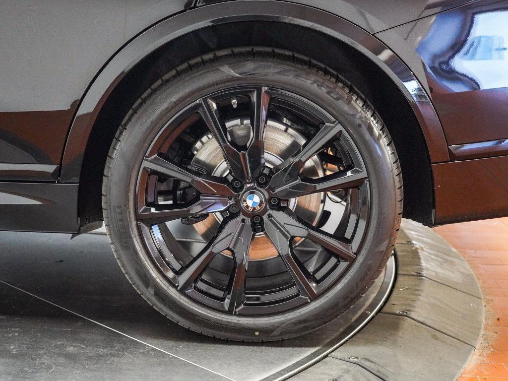 new 2026 BMW X7 car, priced at $100,115