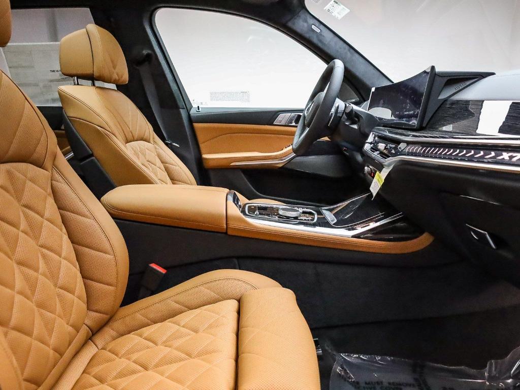 new 2026 BMW X7 car, priced at $100,400