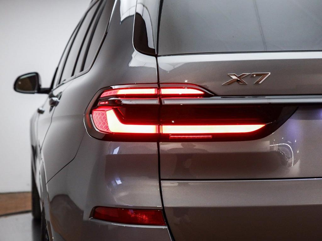 new 2026 BMW X7 car, priced at $100,400