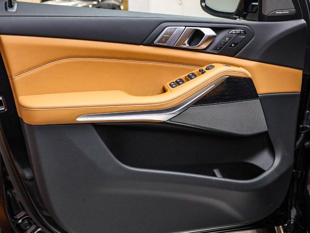 new 2026 BMW X7 car, priced at $100,400